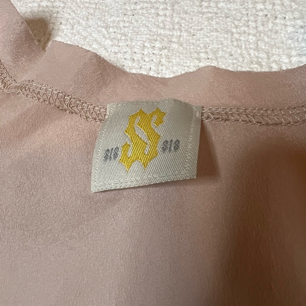 Basic sheer top. - Picture 2 of 7